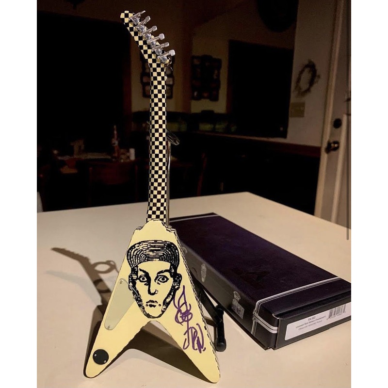 RICK NIELSEN AUTOGRAPHED OFFICIALLY LICENSED HAMMER V MINI GUITAR COLLECTIBLE