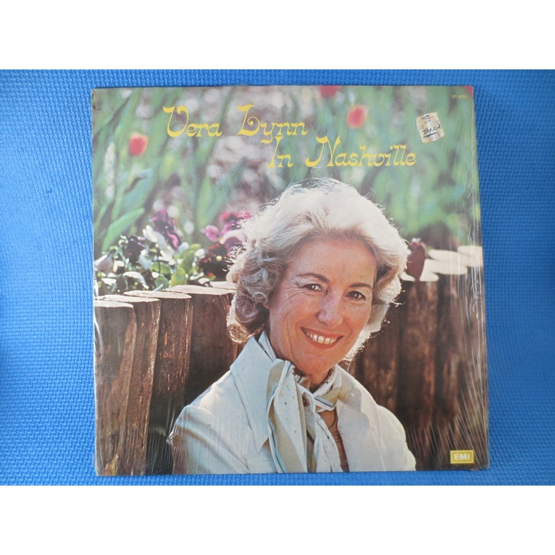VERA LYNN, in Nashville, Vintage Album, 1977 Record, Vinyl Lp